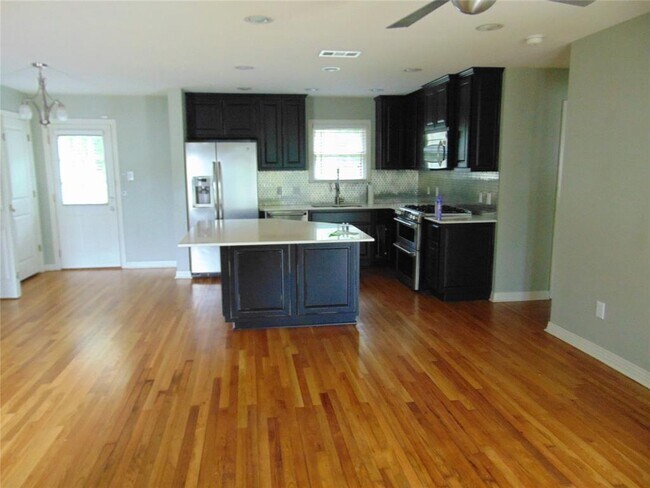 Photo - 210 W 55th St