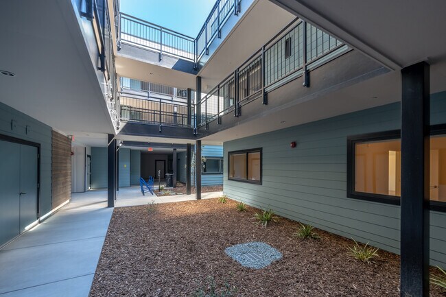 Photo - Laurel Lane Apartments