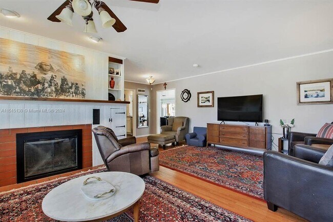 Photo - 104 N Brookside St