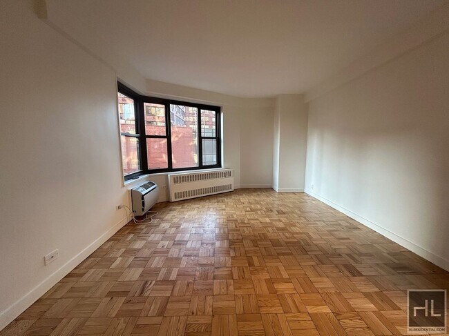 Photo - Fourth Avenue Unidad 9F