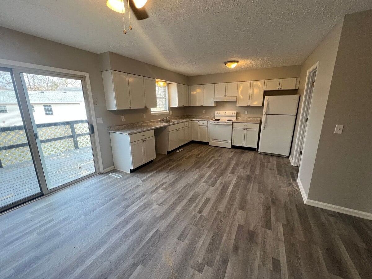 Photo - Newly Renovated 3 bedroom. Lots of extra space!