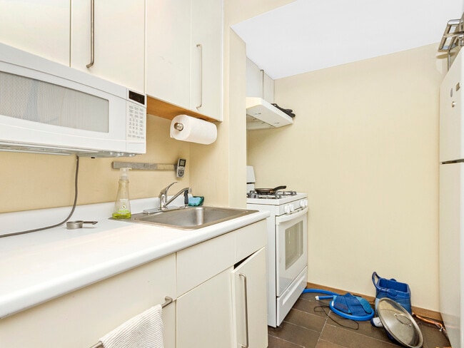 Photo - 170 Rawson Rd Unit 2