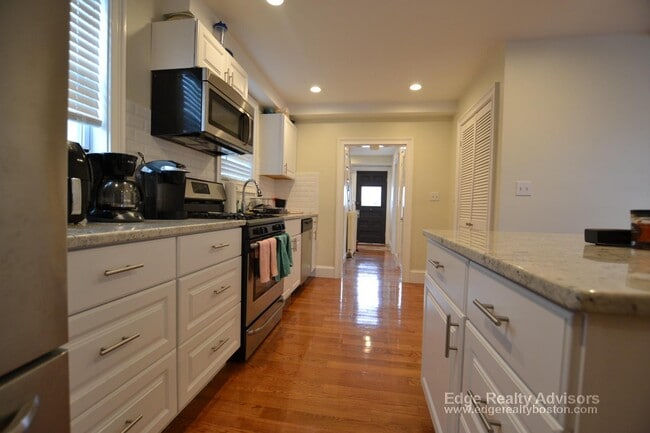 Building Photo - 61 Shannon St Unit 3 Rental