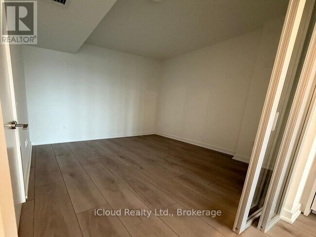 Photo - 1 Fairview Rd E Unité 517