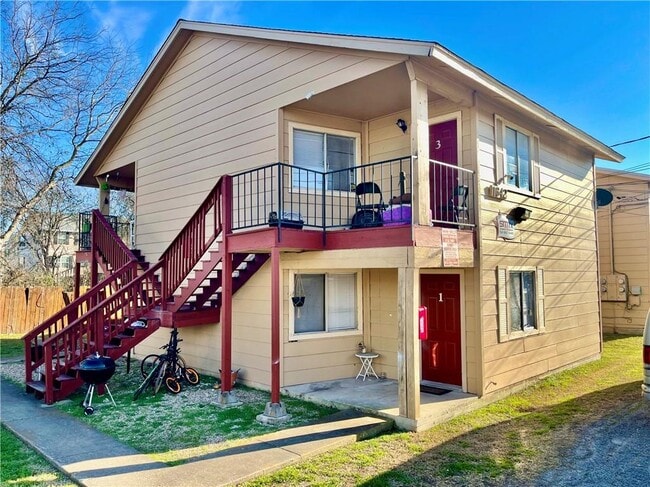 Photo - 1642 Post Rd