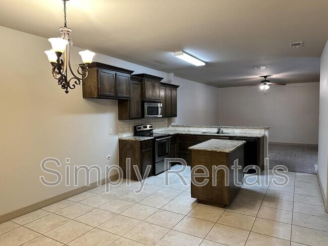 Photo - Jack Finney Blvd 6913 - 1