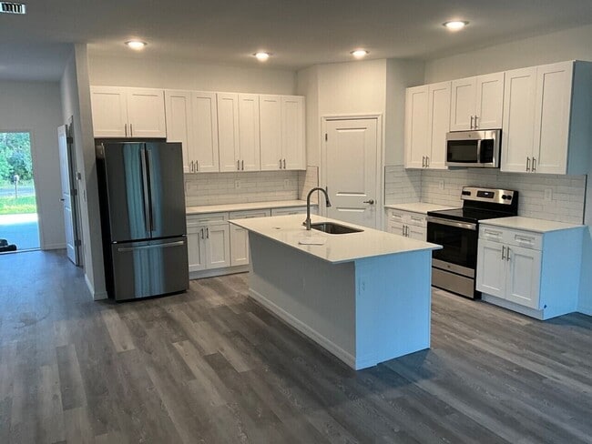 Photo - 1306 Saxony Cir