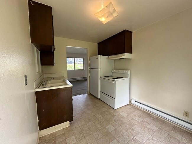 Remodeled & Modern Living in a Vibrant Tac... - Remodeled & Modern Living in a Vibrant Tac... Apartment Unit 12