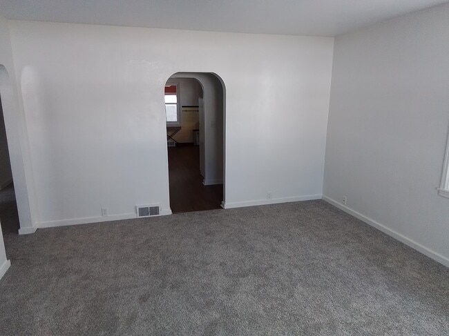 Building Photo - 1205 Morrissey Dr Unit 1 Rental