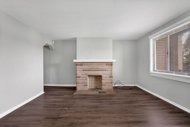 Updated 3 Bedroom 1 Bath with Off Street P... - Updated 3 Bedroom 1 Bath with Off Street P... House