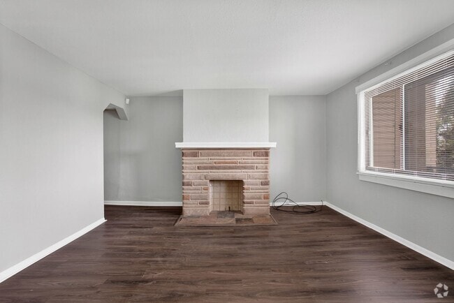 Building Photo - Updated 3 Bedroom 1 Bath with Off Street P... Rental