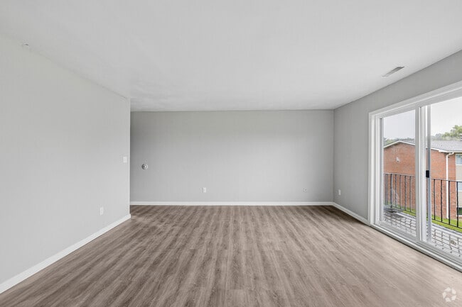 2BR, 1BA - 910SF - Living Room