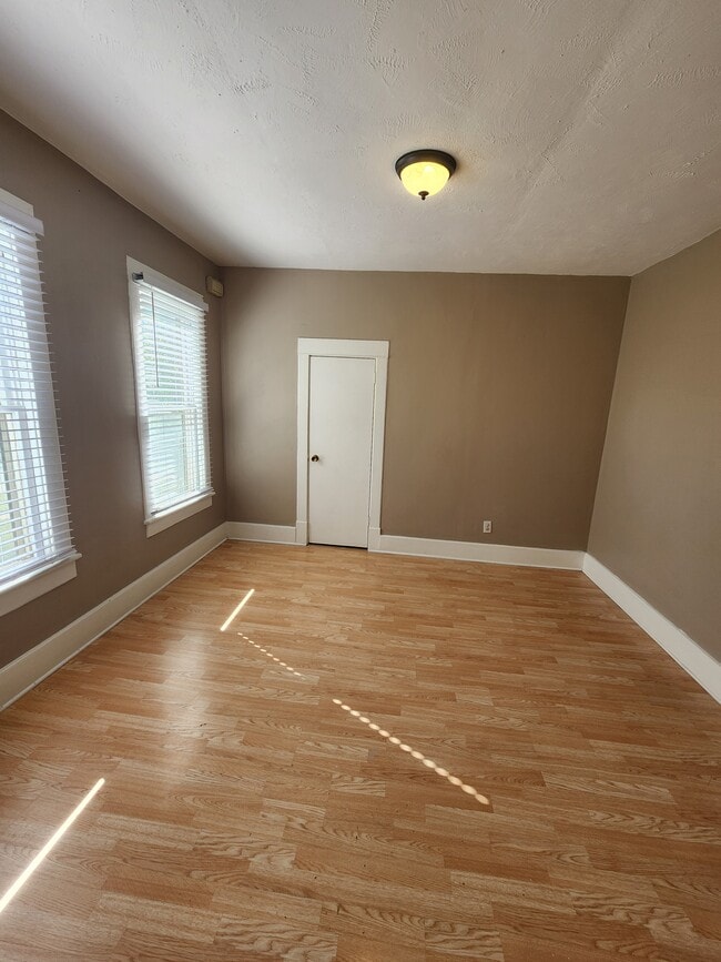 Photo - 4442 Knox St