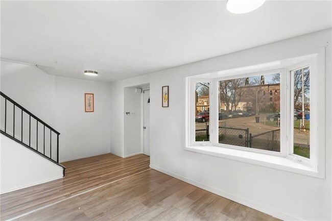 Photo - 310 Enright Ct