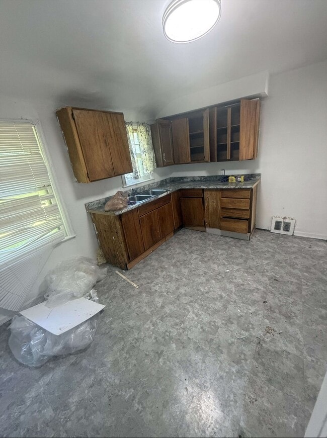 Photo - 5210 Dupont St