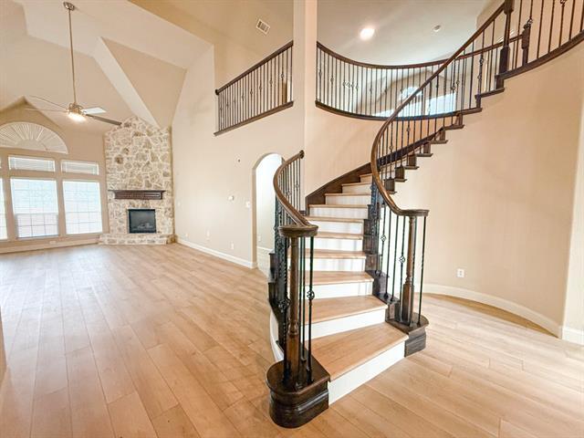 600 Falcon Dr
