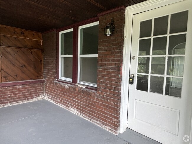 Building Photo - 1401 N Gladstone Ave Rental