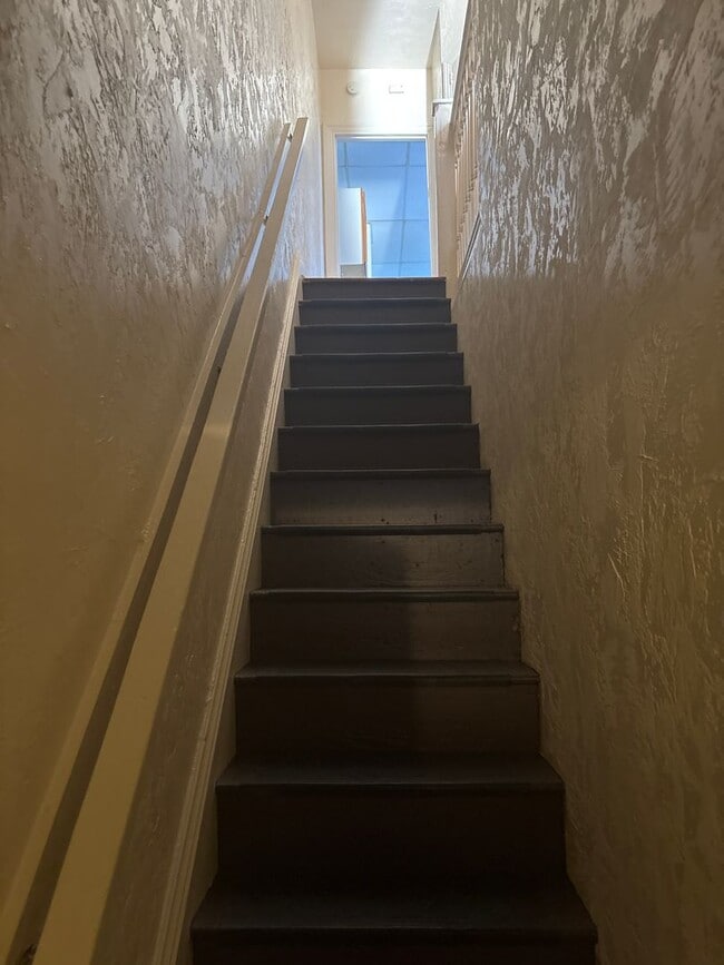 Photo - 3 Bedroom 1 Bath 2nd/3rd Floor Apartment-York City SD