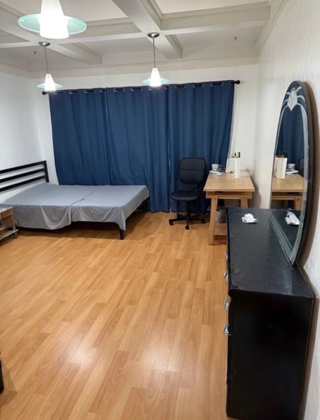 Building Photo - 1780 Le Roy Ave