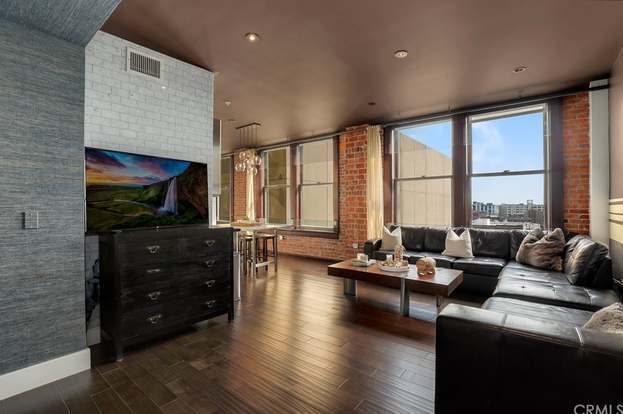 Photo - 460 S Spring St