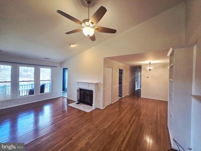 Building Photo - 11321 Halethorpe Terrace Unit 205