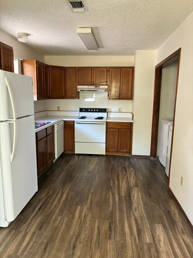 Photo - 302 S Avenue I