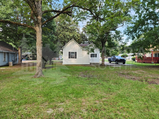Photo - 215 Adams St