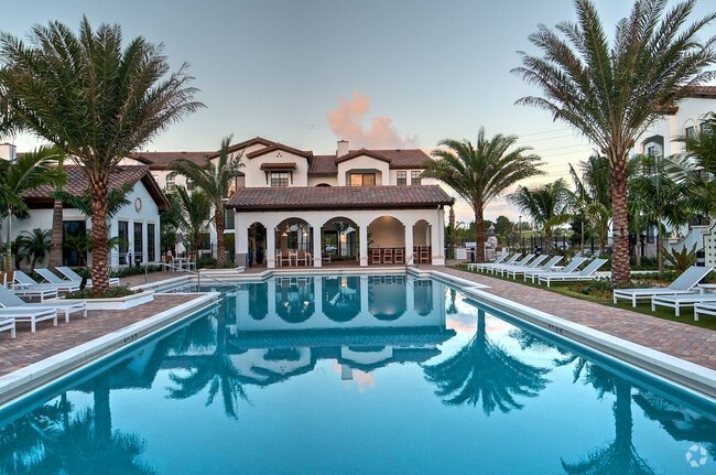 Resort Style Pool with Cabanas - Atlantico at Miramar Rental