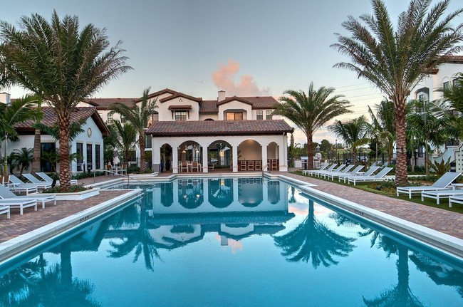 Resort Style Pool with Cabanas - Atlantico at Miramar Apartments