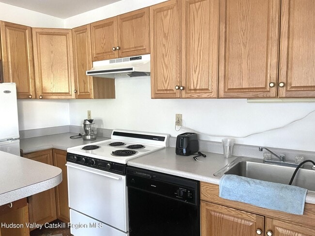 Photo - 866 Mountain Ave