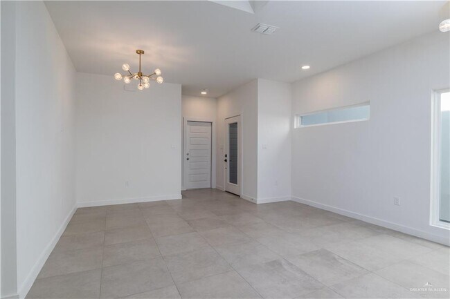 Photo - 25 Warbler Ave