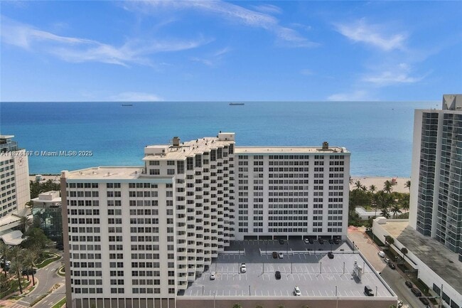 Building Photo - 2899 Collins Ave Unit 731 Rental