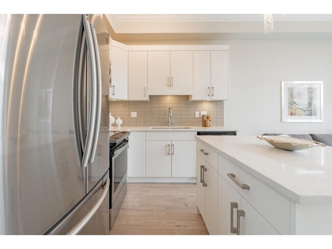 13799-13101 101 Ave Unit 608