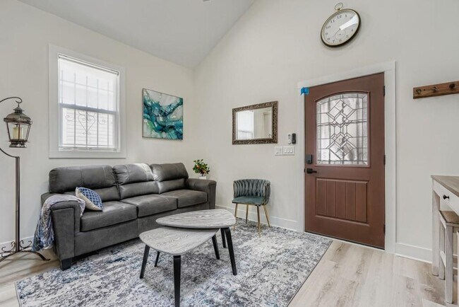 18 Booker St NW