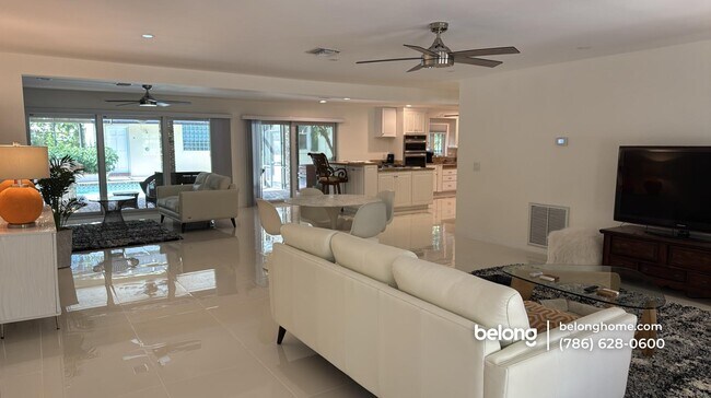 Photo - 6235 4th St Unidad B