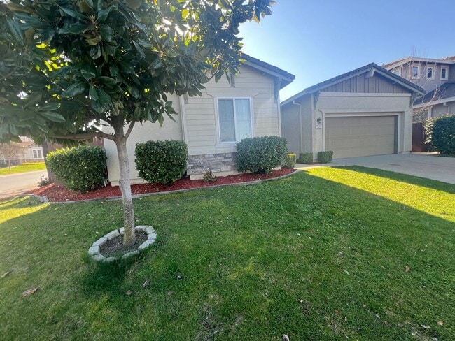 Building Photo - Elegant Single-Story 3-Bedroom Home in a Prime Central Location