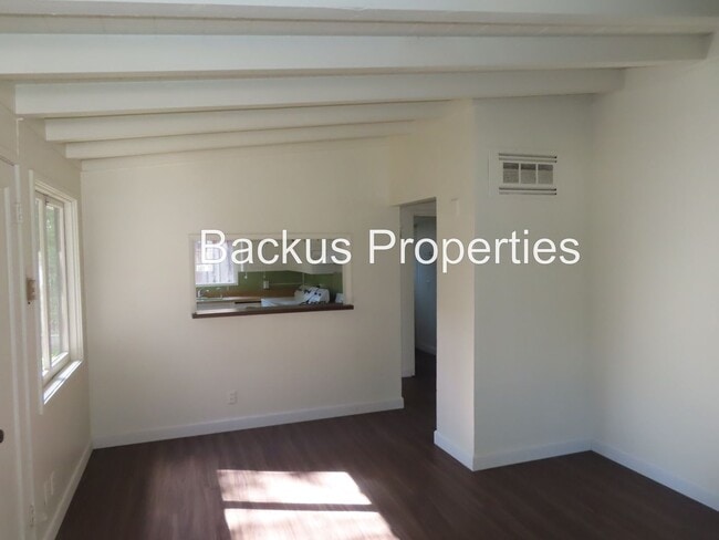 240 Walnut St