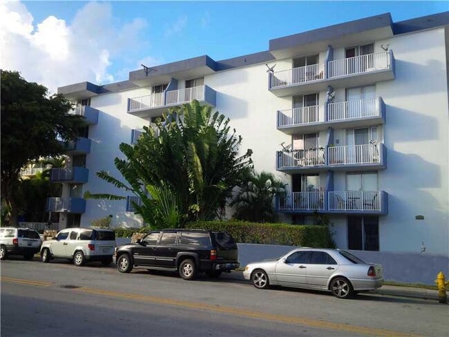 Building Photo - 1801 S Treasure Dr Unit 121 Rental