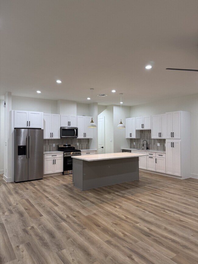 Photo - 9005 Comal St