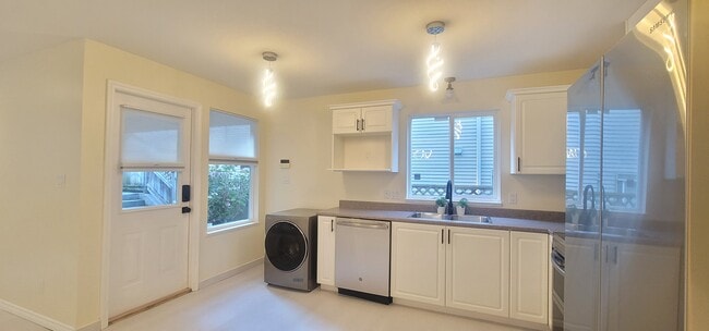 Photo - 2338 Chesterfield Av Unit 2BR Suite