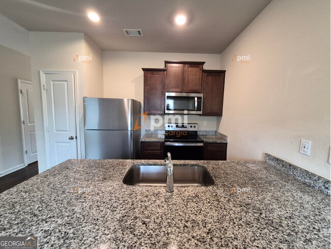 Photo - 511 Highwood Ln