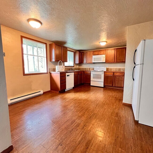 Photo - Spacious & Bright 2-Bedroom, 1-Bath upper-level fourplex- located in Spokane Valley! Unit 10622-A