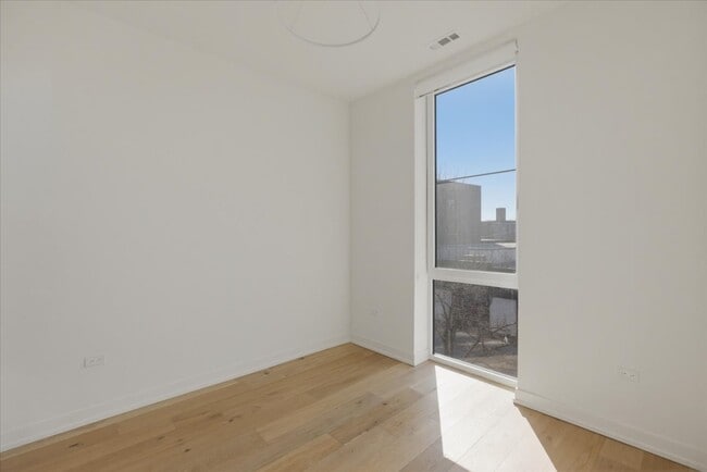 Photo - 4513 North Clark,-301 Unit 301