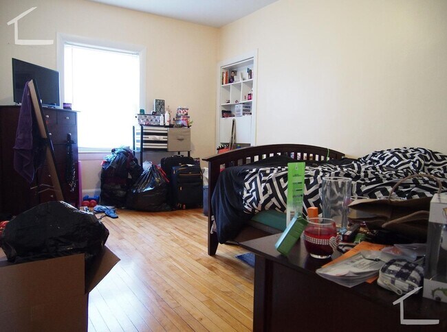 Photo - Don't miss out on this rare pricing 3 bed in Brighton.... April or May Move in!!