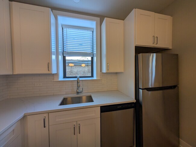 Photo - 3943 N Janssen Ave Unit 2