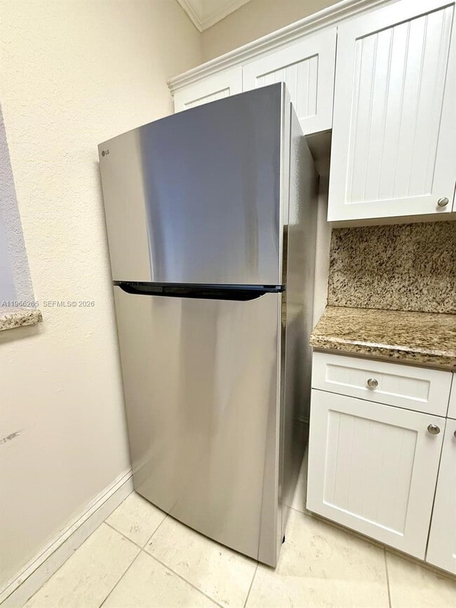 Photo - 801 NE 199th St Unidad 204-10