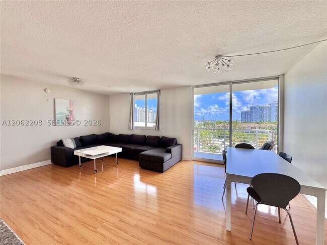 Photo - 2775 NE 187th St Unit 618