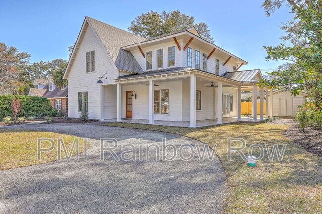 Photo - 755 Adluh St