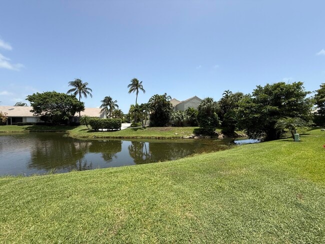 Photo - 225 N Lakeshore Dr