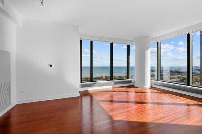 Photo - 60 E Monroe St